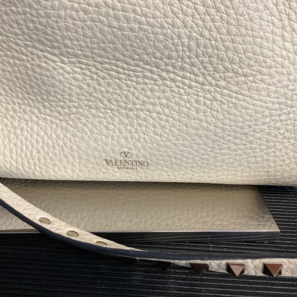Valentino Rockstud Bucket Bag - Picture 4 of 6